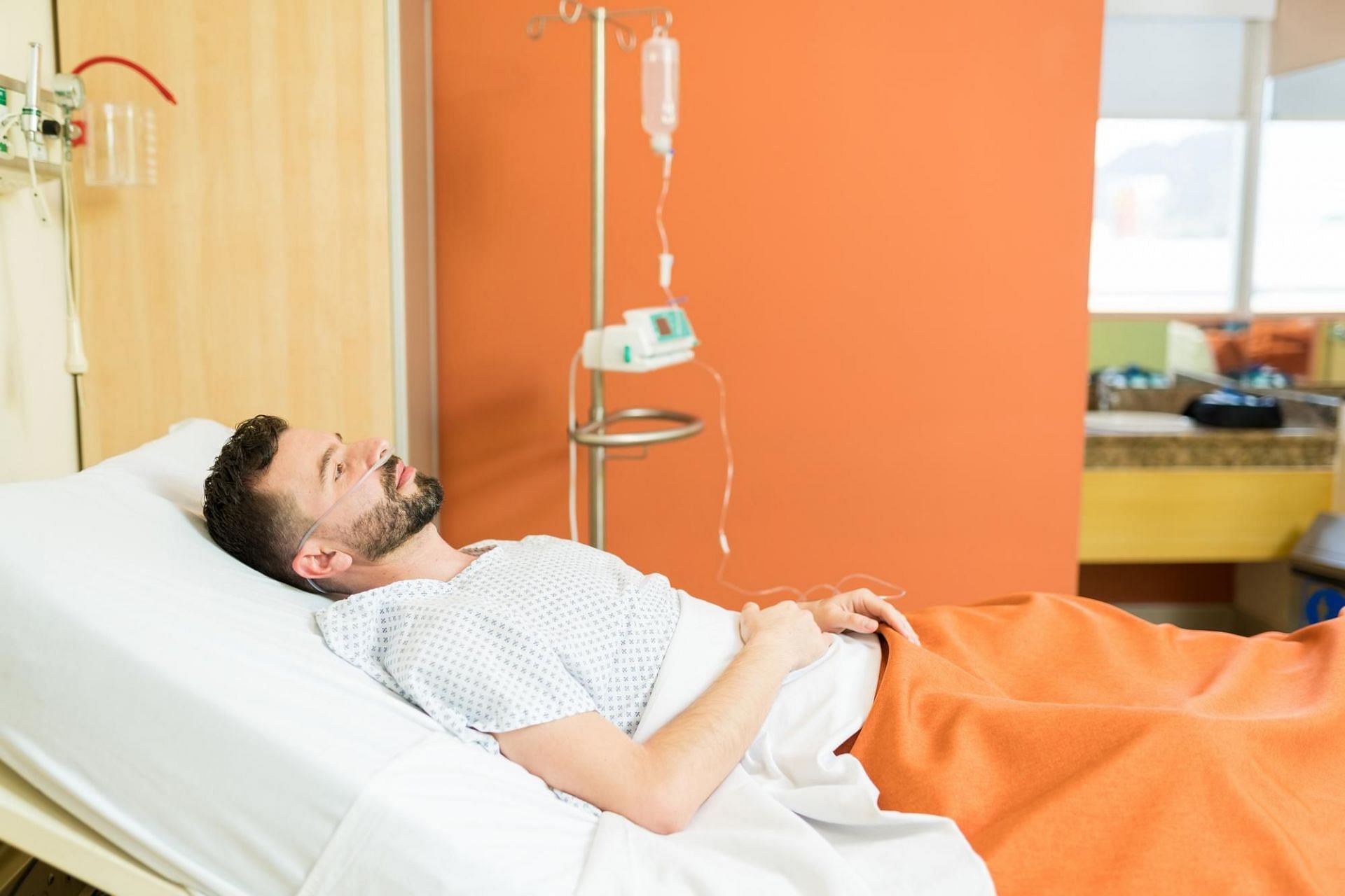 Dialysis can provide temporary relief against kidney pain (Image by tonodiaz on Freepik)